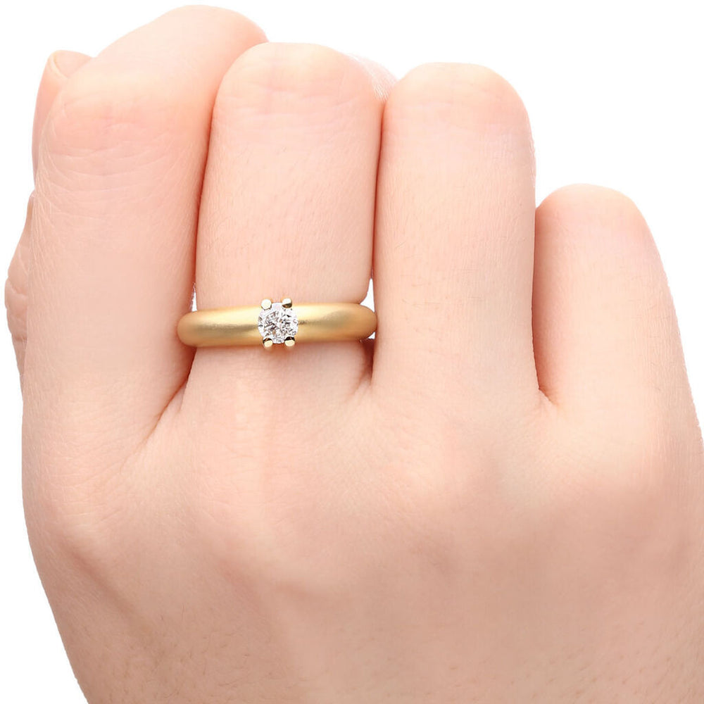 Anel em Ouro Amarelo 18k Solitário com Diamante SI 1