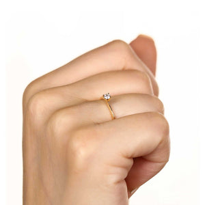 Anel em Ouro Amarelo 18k com Diamante VS1