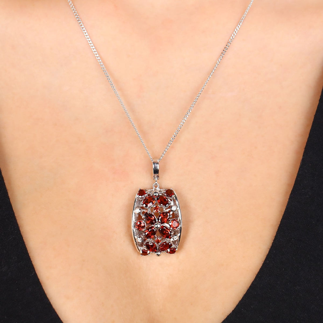 Pingente em Prata 925 com Granadas e Diamantes