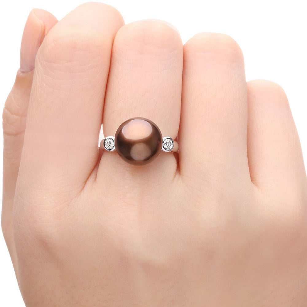 Anel em Ouro Branco com Pérola South Sea Chocolate e Diamantes
