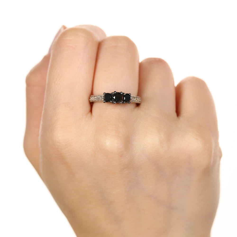 Anel em Prata 925 com Diamantes Brancos e Negros