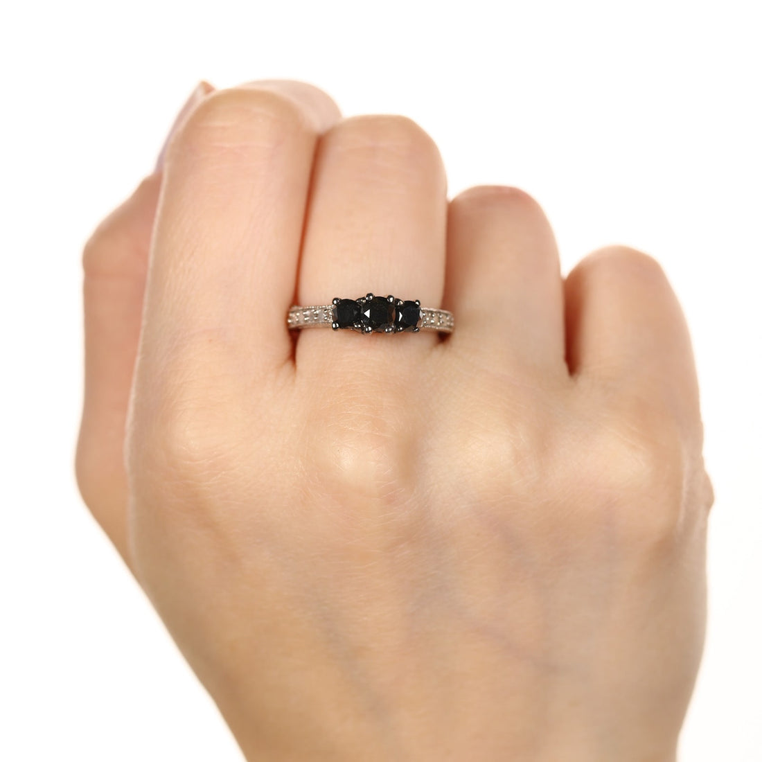 Anel em Prata 925 com Diamantes Brancos e Negros