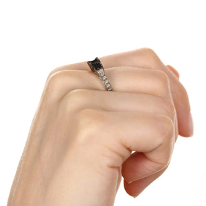 Anel em Prata 925 com Diamantes Brancos e Negros