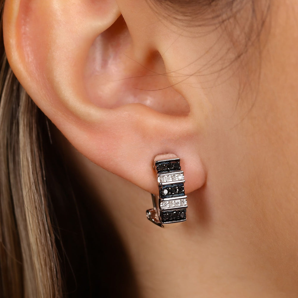 Par de Brinco em Prata 925 com Diamantes Negros e Brancos