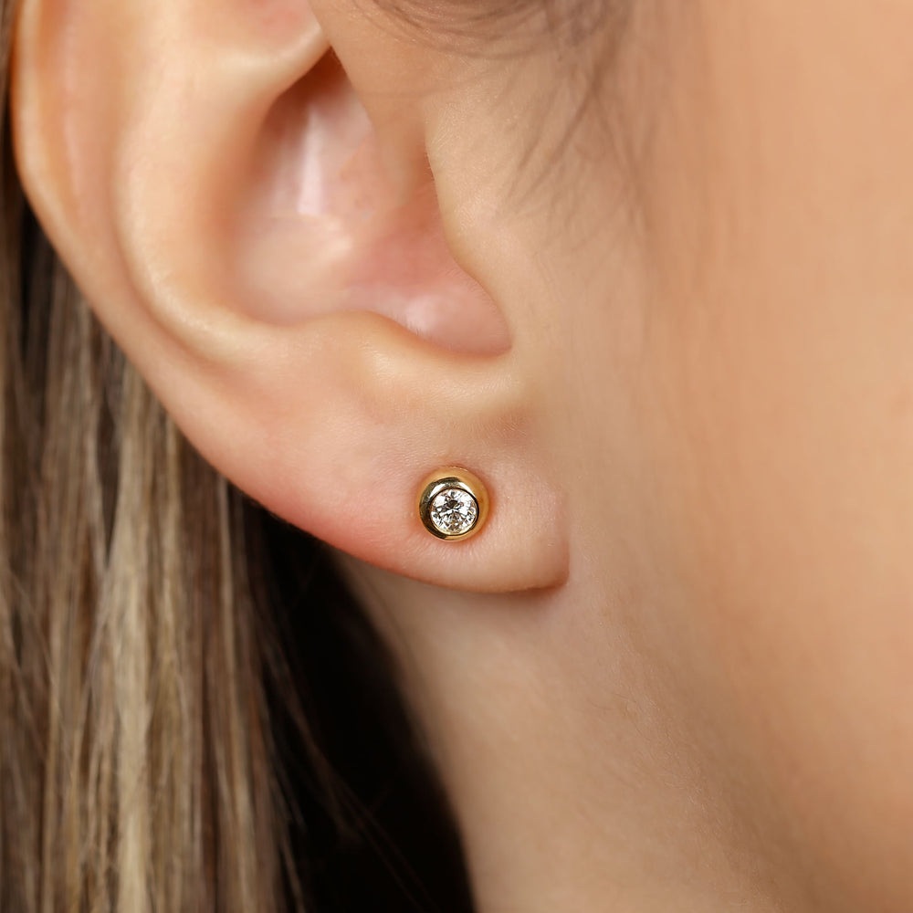 Par de Brinco em Ouro Amarelo 18k  Ponto de Luz com Diamante VS1