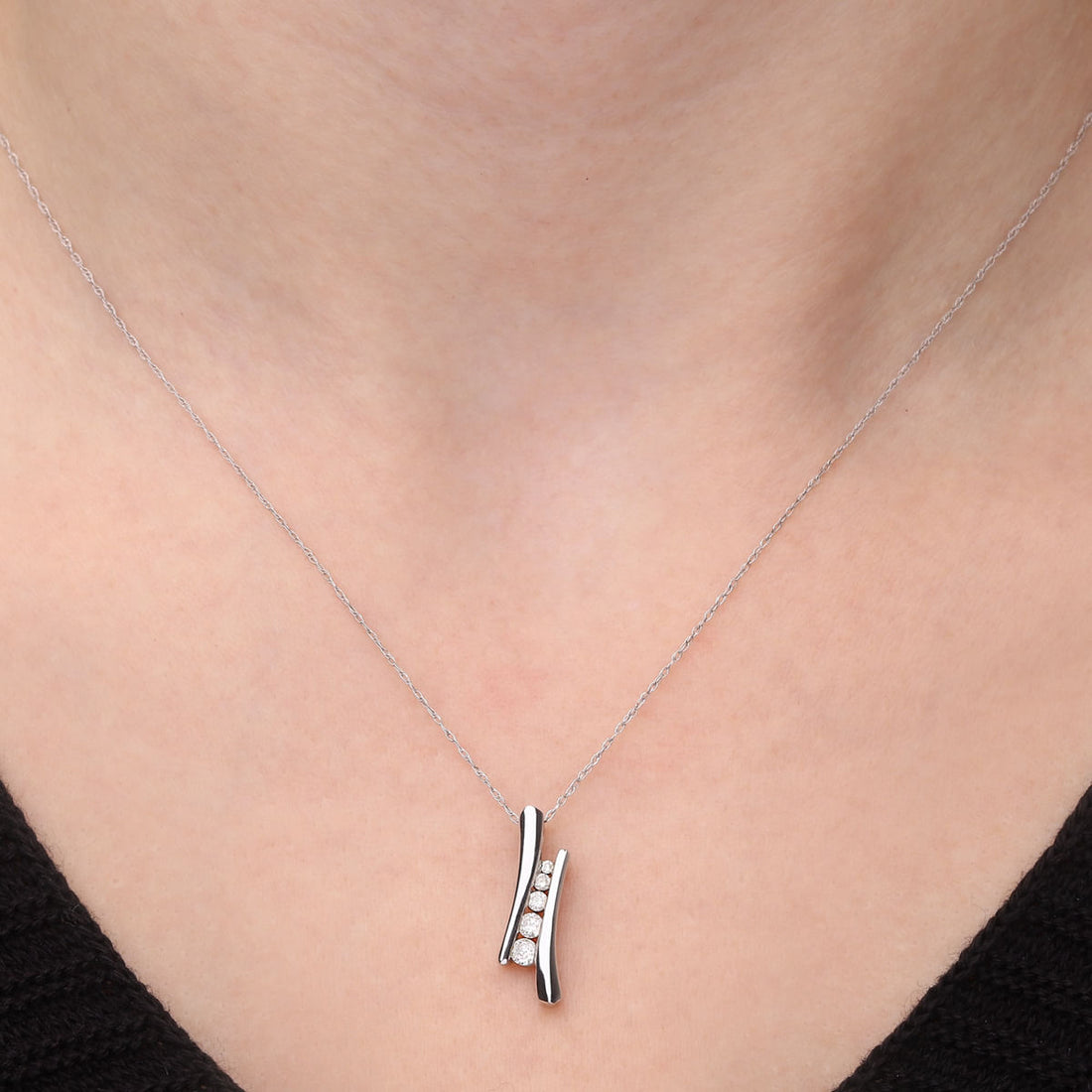 Pingente de Ouro Branco com Diamantes