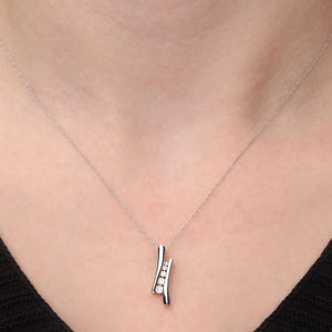 107417-Pingente de Ouro Branco com Diamantes