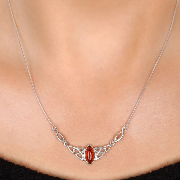 Colar Trabalhado com Âmbar Navete em Prata