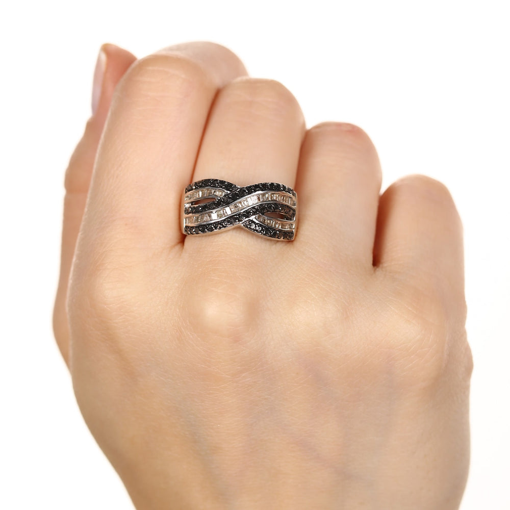 Anel em Prata 925 com Diamantes Negros e Champagnes