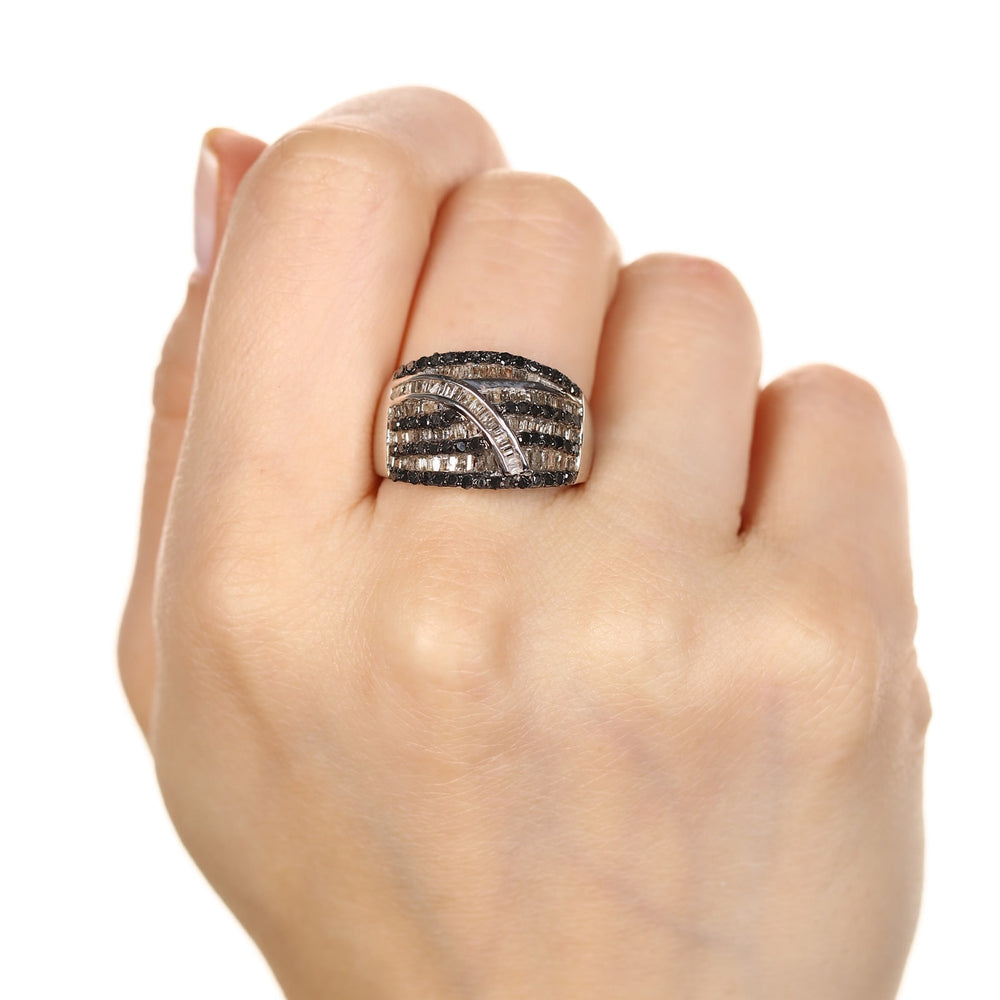Anel em Prata 925 com Diamantes Negros e Champagnes