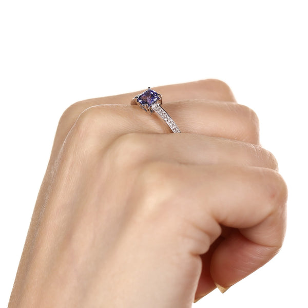 Anel de Prata com Tanzanita e 10 Diamantes