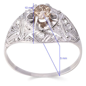 Anel em Ouro Branco com Diamante Central e aro Trabalhado com Diamantes