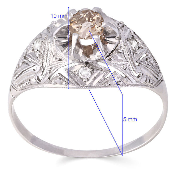 Anel em Ouro Branco com Diamante Central e aro Trabalhado com Diamantes