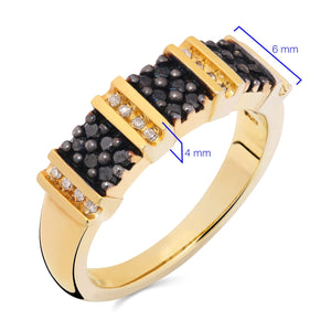 Meia Aliança de Prata com Banho de Ouro Amarelo, Diamantes Negros e Brancos Aprox. 33 pts