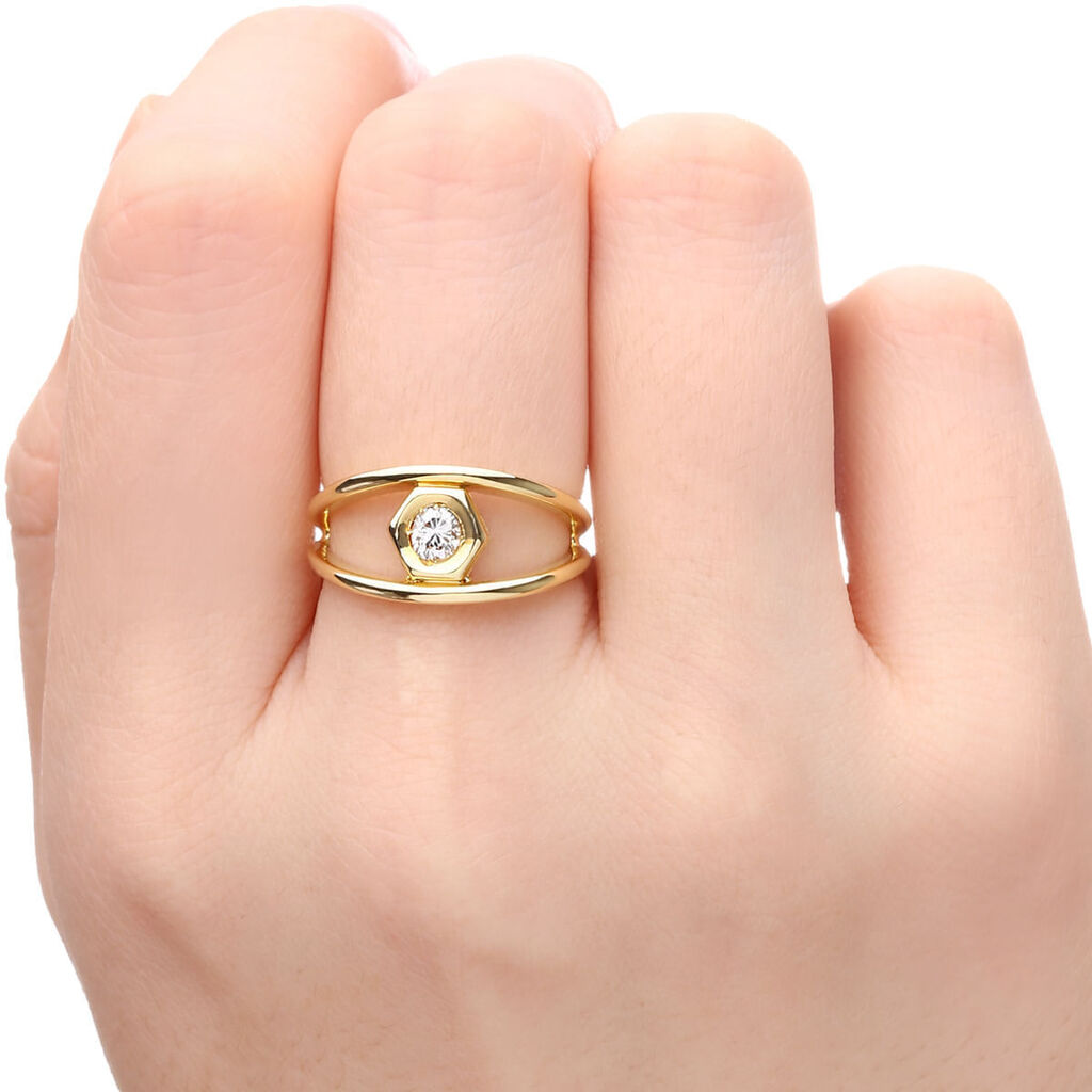Anel Solitário em Ouro Amarelo 18k Vazado com Diamante Aprox. 18 pts