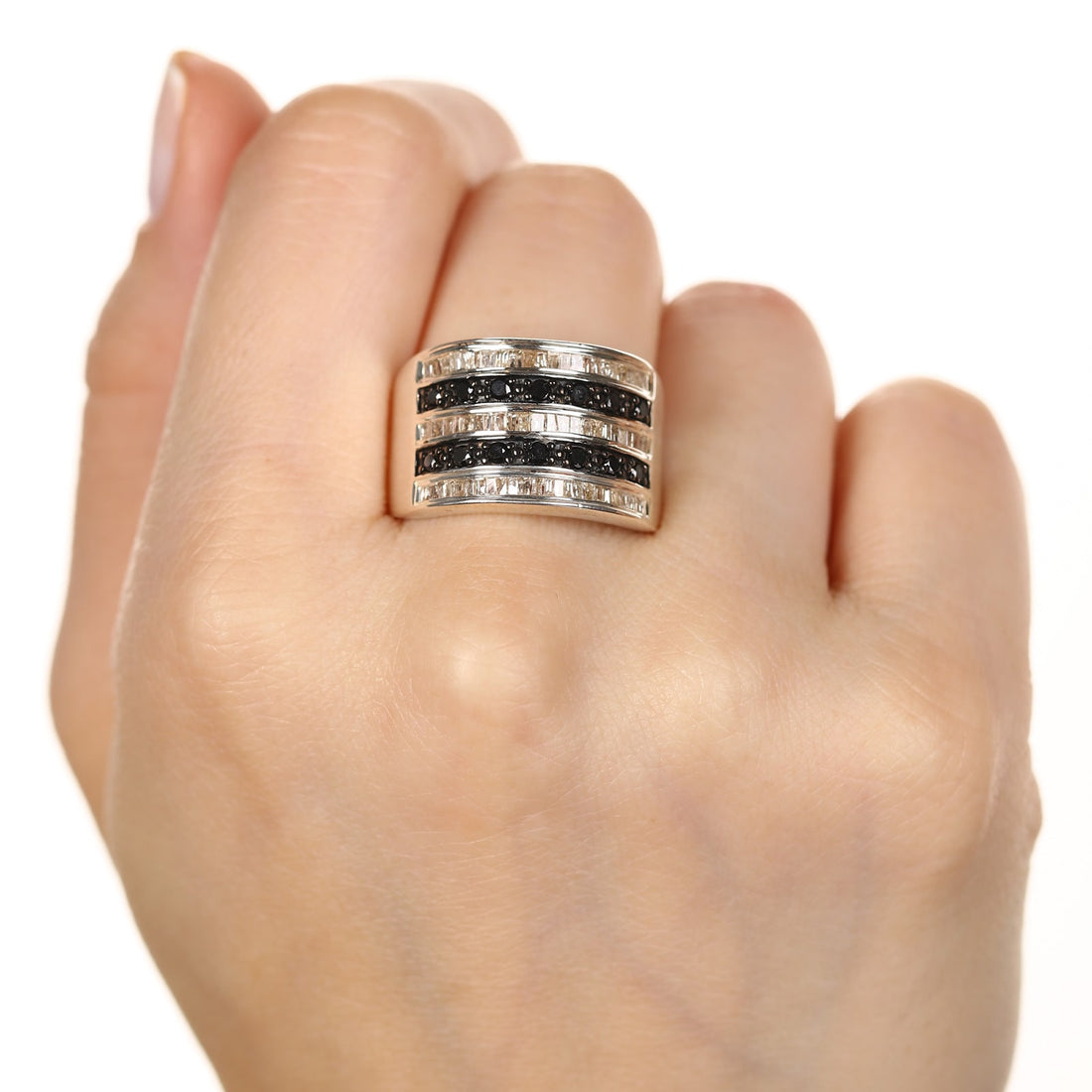 Anel em Prata 925 com Diamantes Negros e Brancos