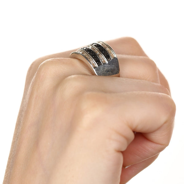 Anel em Prata 925 com Diamantes Negros e Brancos