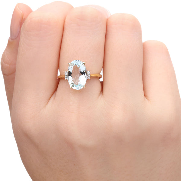 122107 - Anel em Ouro Amarelo 18k Oval com Aguas Marinhas e Diamantes Aprox. 3,91 cts