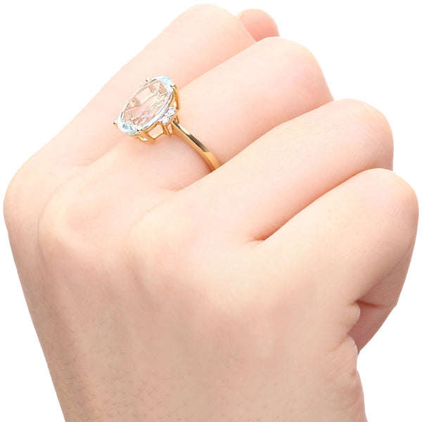 122107 - Anel em Ouro Amarelo 18k Oval com Aguas Marinhas e Diamantes Aprox. 3,91 cts