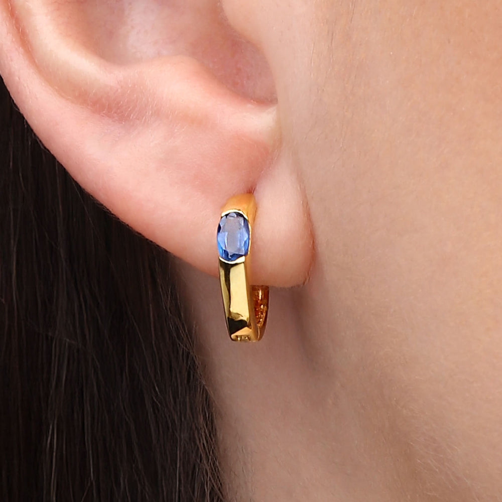 Argola em Ouro Amarelo 18k com Safiras
