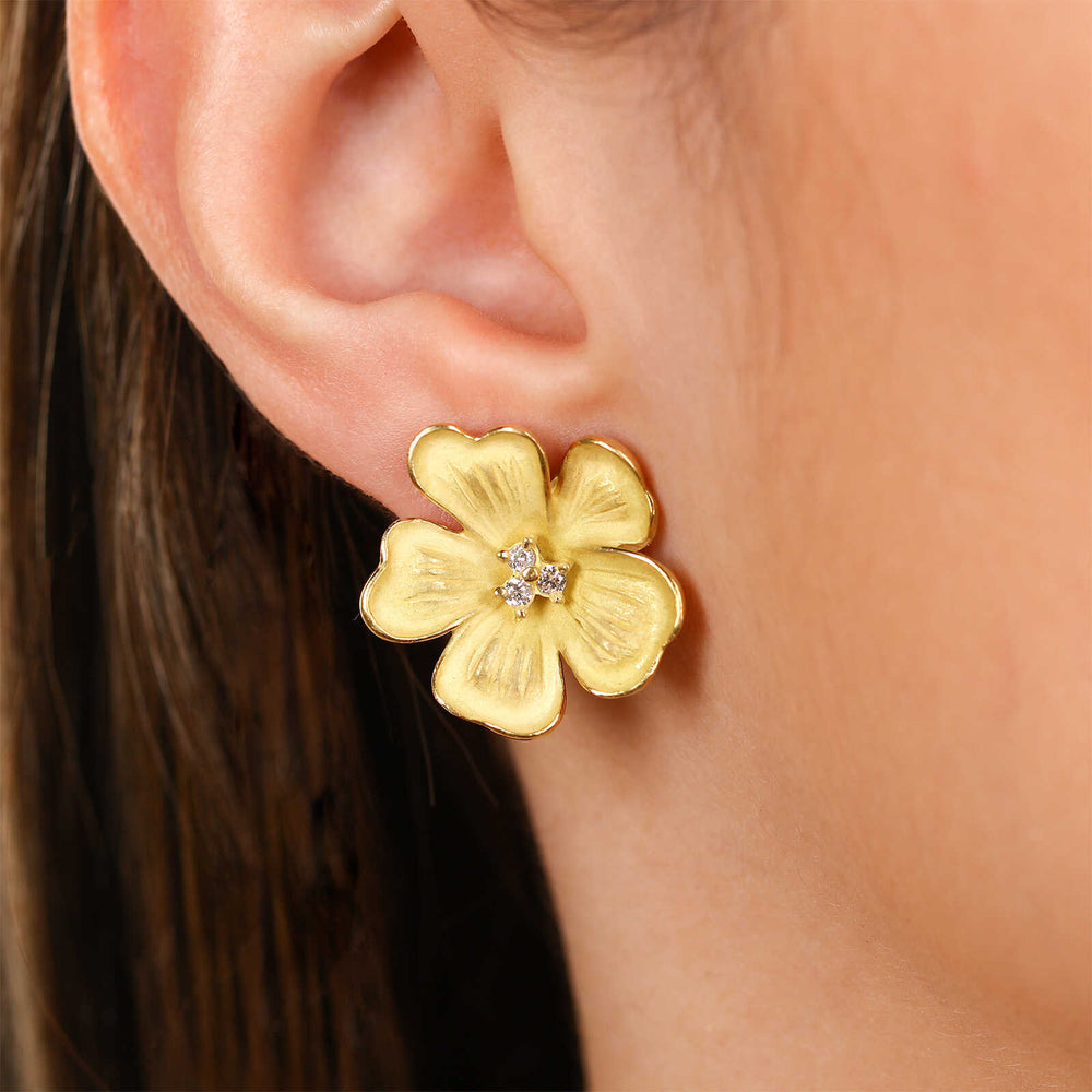 123794-Par de Brincos  em Ouro Amarelo 18k Linha Giovanni Flor com 20 pts em Diamantes