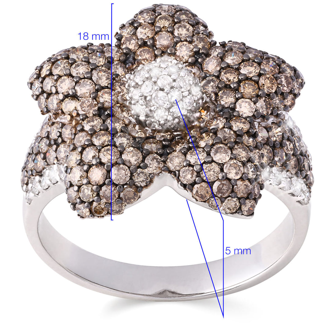 Anel em Ouro Branco 18k Flor com Diamantes Chocolates e Brancos Aprox. 2,39 cts