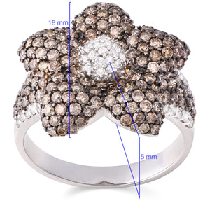 124337 - Anel em Ouro Branco 18k Flor com Diamantes Chocolates e Brancos Aprox. 2,39 cts