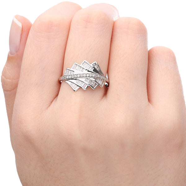 124352-Anel em Ouro Branco de Diamantes