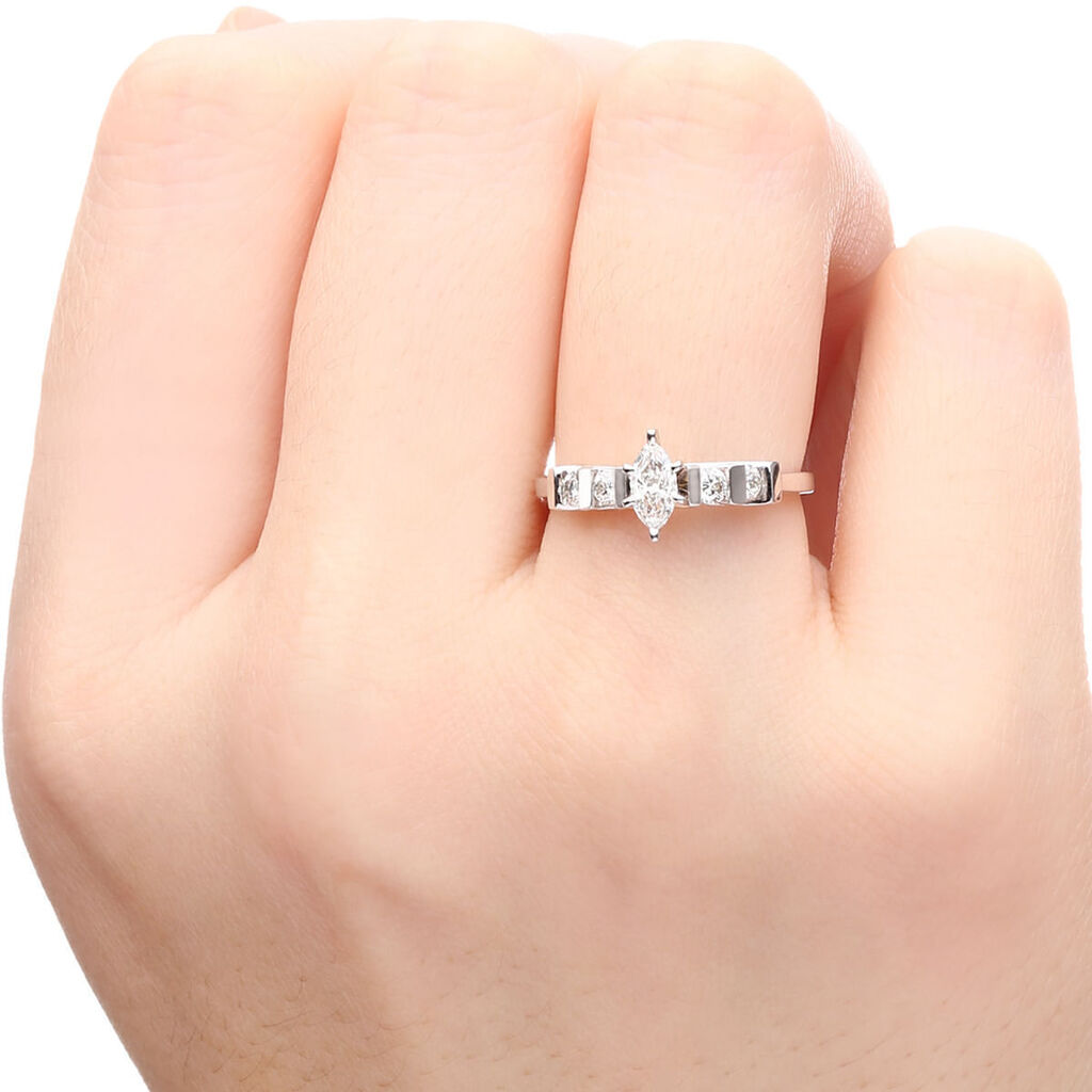 Anel em Ouro Branco de Diamante