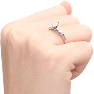 Anel em Ouro Branco de Diamante