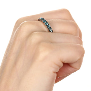 Meia Aliança de Prata com Diamantes Azuis Aprox. 1 ct