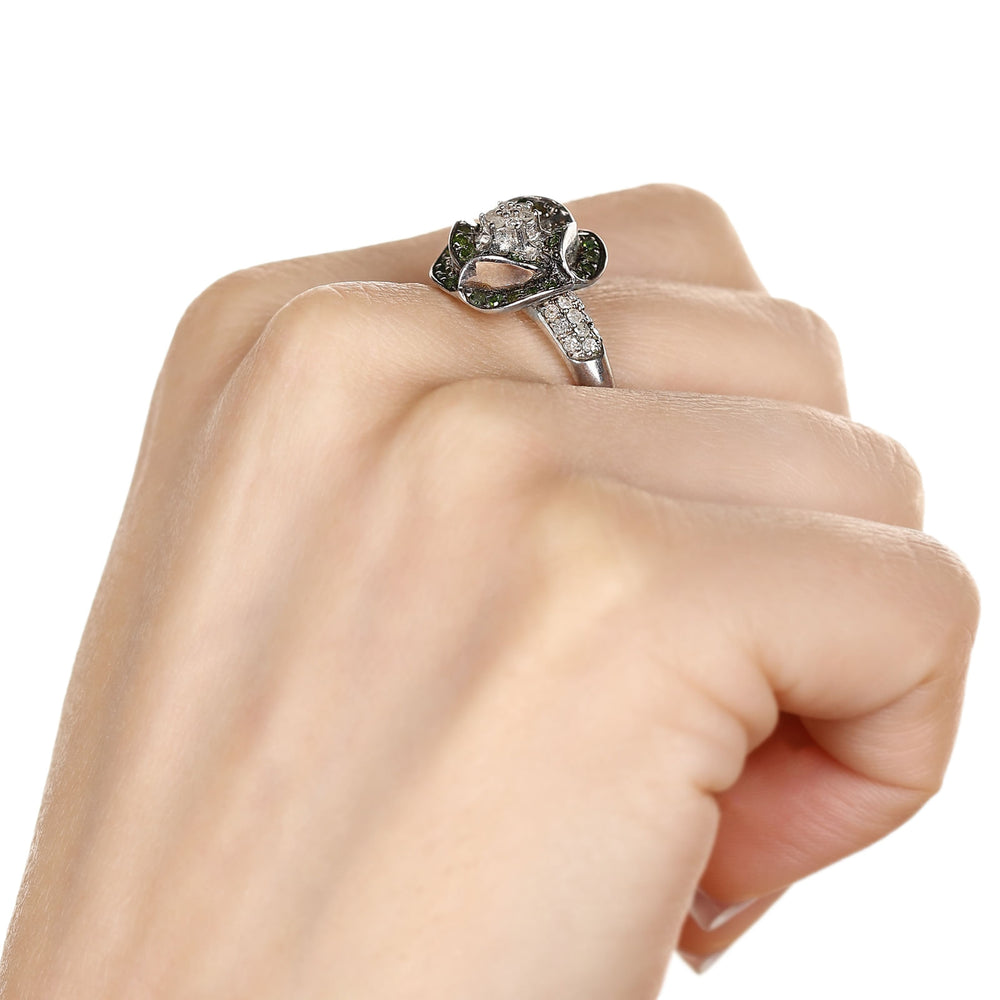 Anel em Prata 925 com Diamantes Verdes e Brancos