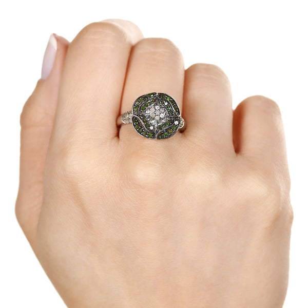 Anel em Prata 925 com Diamantes Verdes e Brancos