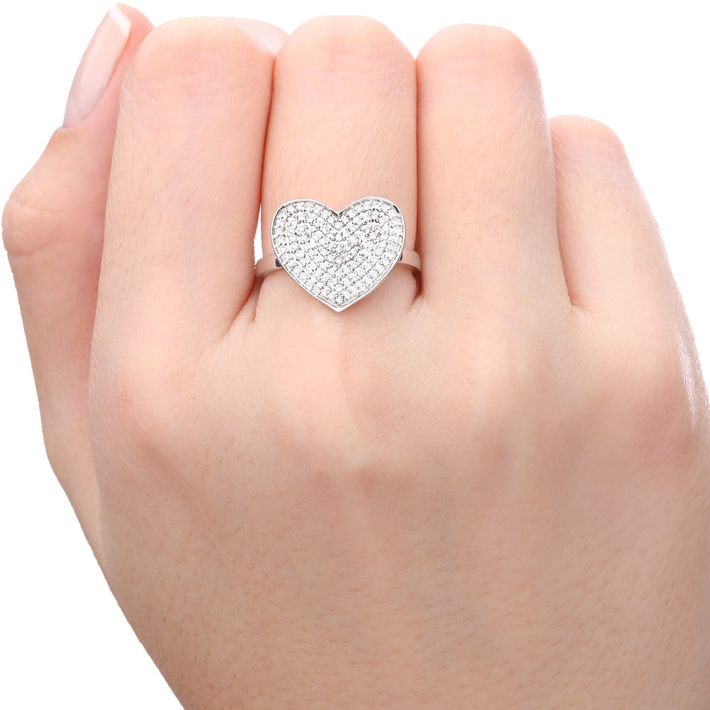 125579 - Anel em Ouro Branco 18k Coração com Diamantes