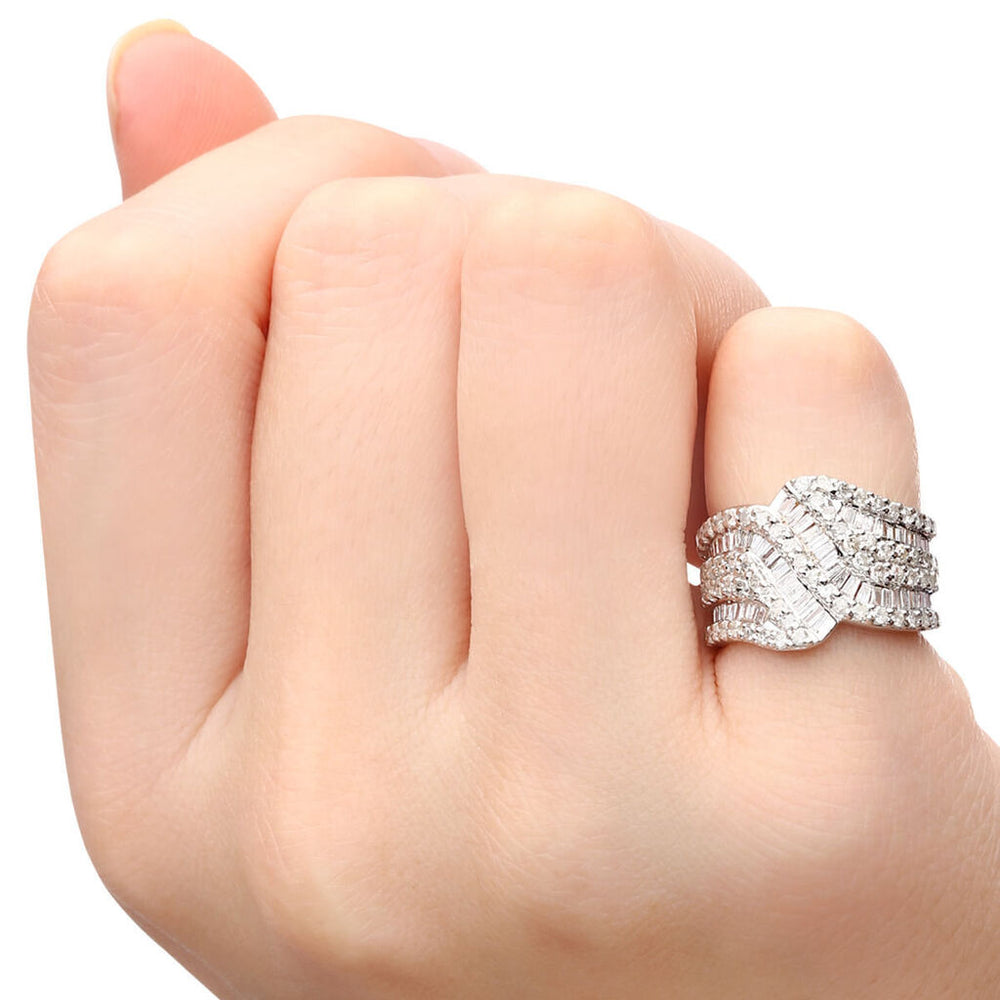 Anel em Ouro Branco 18k com Diamantes