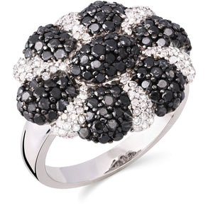 125605 - Anel em Ouro Branco 18 k Flor com Diamantes Negros e Brancos Aprox. 2,36 cts