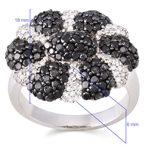 125605 - Anel em Ouro Branco 18 k Flor com Diamantes Negros e Brancos Aprox. 2,36 cts