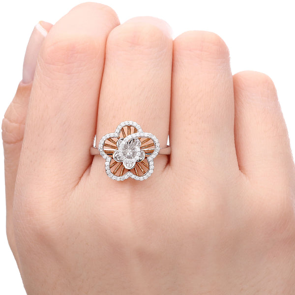 125626-Anel em Ouro Branco  Flor  com Diamantes