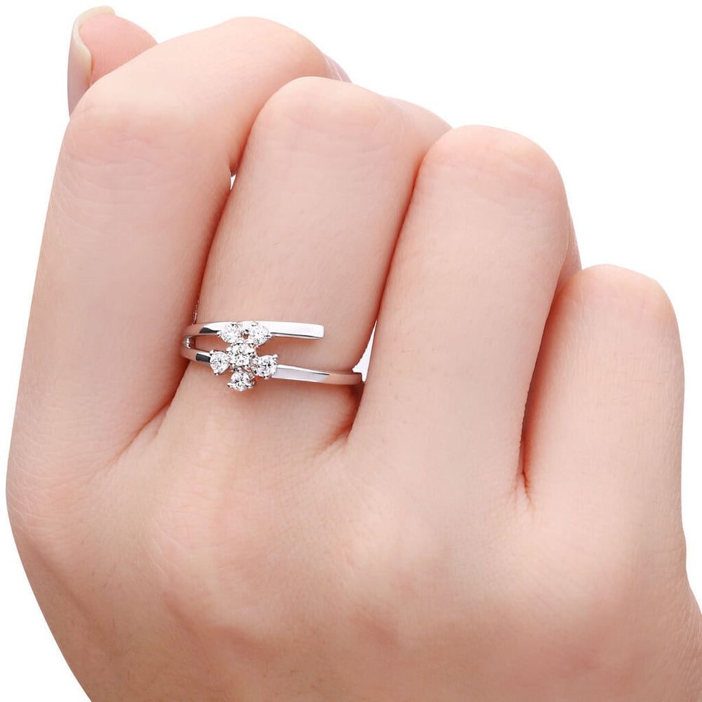 Anel em Ouro Branco 18k com Diamantes