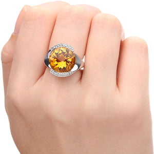 Anel em Ouro Branco 18k com Citrino e Diamantes Aprox. 8,33 cts e Diamantes Aprox. 12 pts