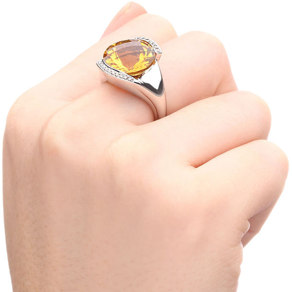 Anel em Ouro Branco 18k com Citrino e Diamantes Aprox. 8,33 cts e Diamantes Aprox. 12 pts
