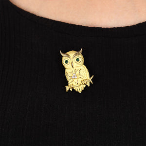 126448-Broche Linha Giovanni em Ouro 18k Coruja de com Esmeraldas e Diamantes