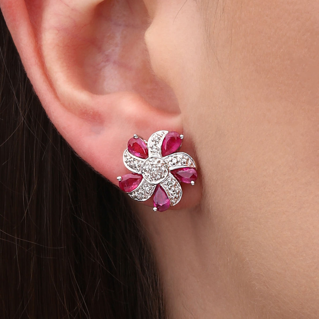 Par de Brincos em Ouro Branco 18k Rubis e Diamantes
