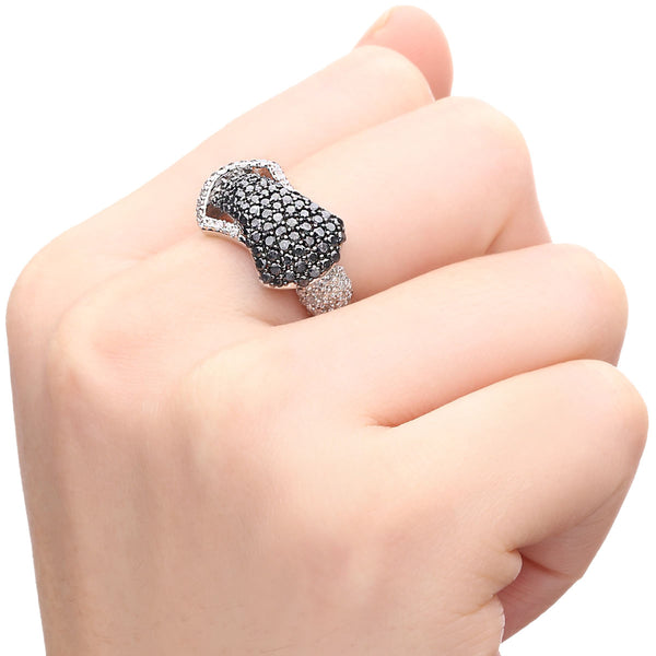 126948 - Anel em Ouro Branco 18 k  com Diamantes Negros e Brancos Aprox. 1,90 cts