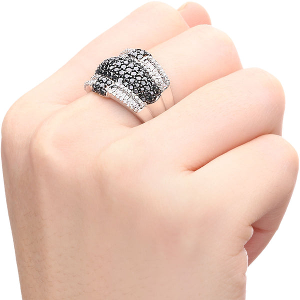 126951-Anel em Ouro Branco de Diamantes Negros e Brancos