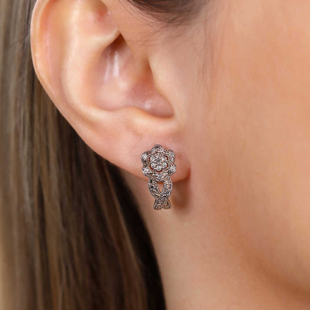 Par de Brinco em Prata 925 Flor com Diamantes Brancos