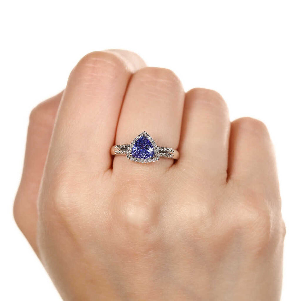 Anel em Prata 925 com Tanzanita Delta e Diamantes