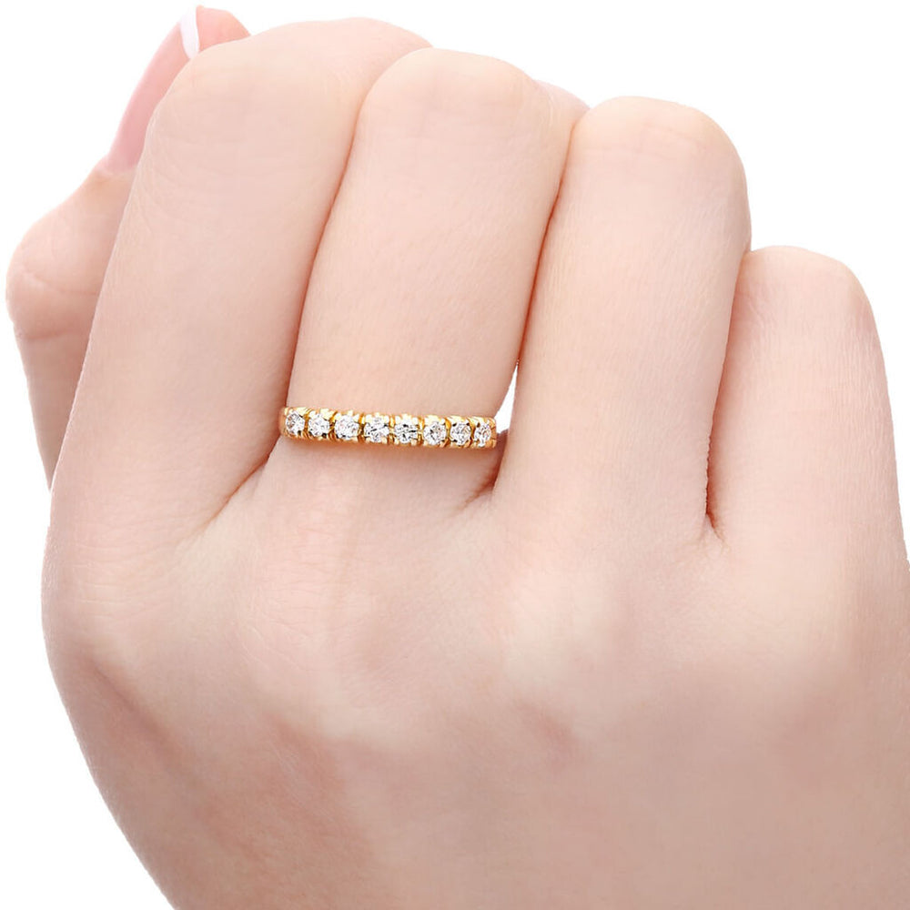 Meia Aliança em Ouro Amarelo 18 k com 8 Diamantes