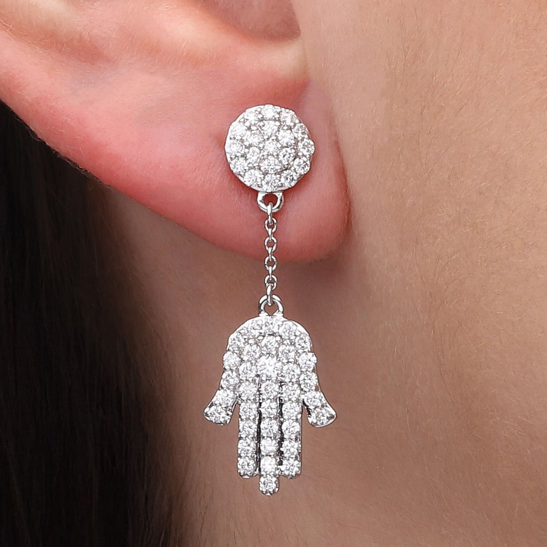 Par de Brinco em Ouro Branco 18k Designer Mão com Diamantes VS Aprox. 1,11 cts