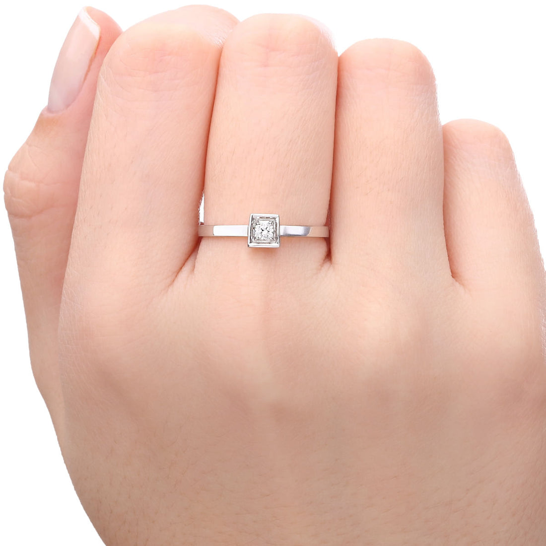 Anel em Ouro Branco Quadrado com Diamantes VS